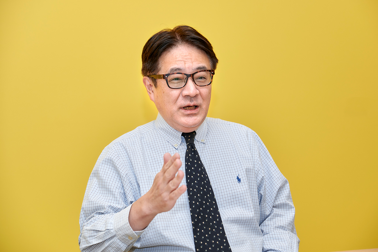 弁護士・弁理士・米国ミシガン州弁護士 牧野和夫氏／大手自動車メーカーから米Georgetown Law School卒業後、ミシガン州弁護士登録。その後帰国しアップルコンピュータ法務部長としてJobs氏と急成長期を経験。現在は大学・法科大学院での講義や、日本や外資系のIT企業・ベンチャー企業の顧問を十数社担当。